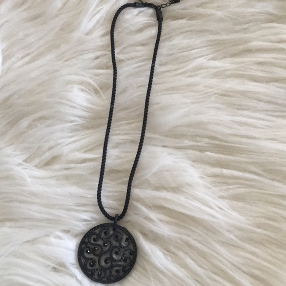 🌸 5 for $30 Express Earrings and necklace set - Picture 3 of 6